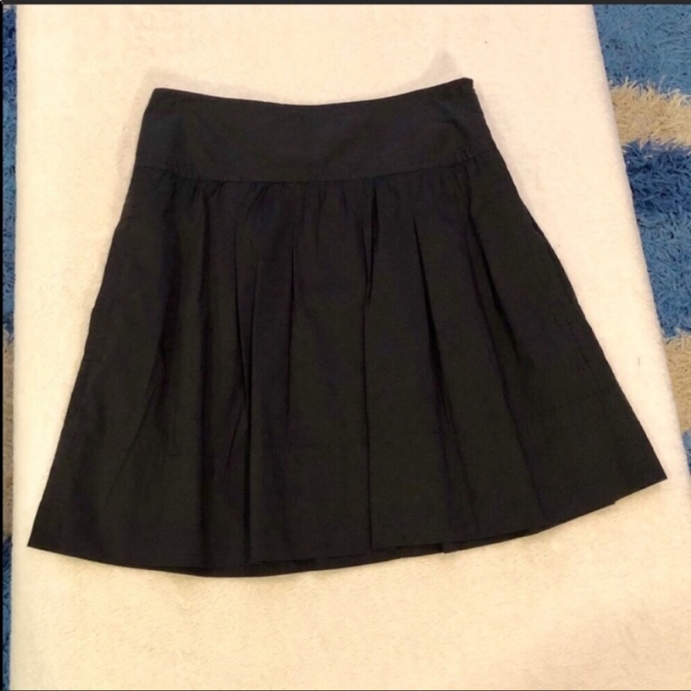 BCBGMaxAzria Black Pleated Skirt Size 6 EUC